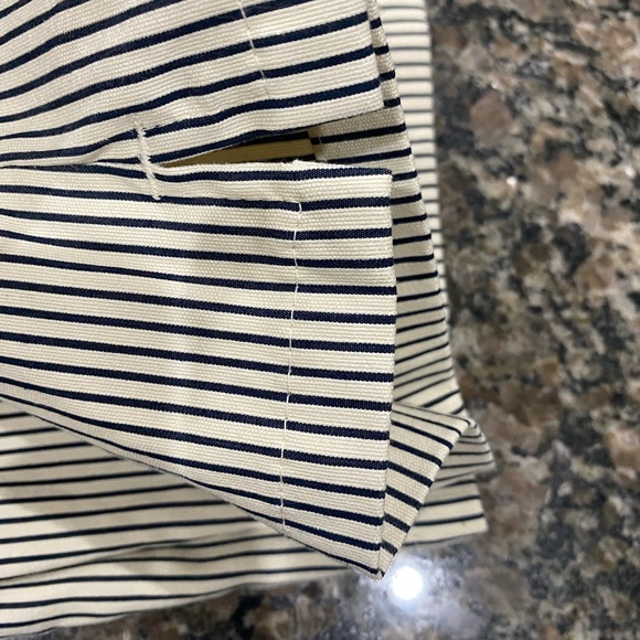 Ann Taylor cream & black striped cropped pants Curvy fit Size 8 - Picture 6 of 9